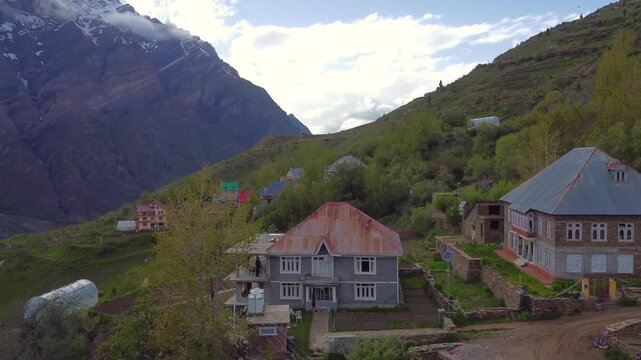 Peaceful Mountain Home Amid Himalayan Scenery in Himachal Pradesh