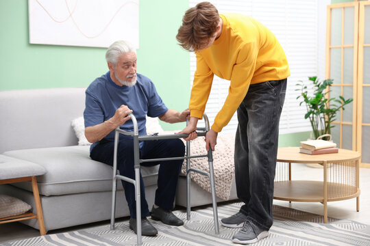 Elderly Walking Frame Images – Browse 46,320 Stock Photos ...