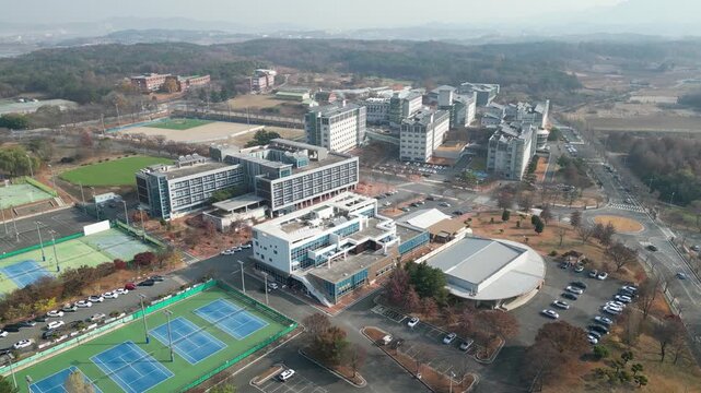 Daegu University campus building education academy landscape background 대한민국 한국 경산 대구 대구대학교 대학교 대학 캠퍼스 교정 학교 건물 건축물 교육 기관 학문 학업 연구 지식 상아탑 학생 대학생 청춘 미래 꿈 취업 진로 강의실 도서관 본관 야외 풍경 여행지 로컬 라이프스타일 활기찬 에너지 하루