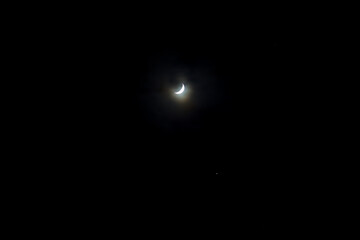 Croissant de Lune en pose longue faisant ressortir sa face cachée © Guillaume boulanger