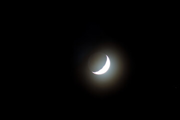 Croissant de Lune en pose longue faisant ressortir sa face cachée © Guillaume boulanger