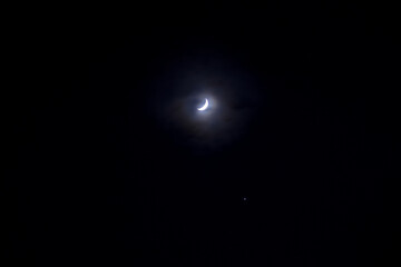 Croissant de Lune en pose longue faisant ressortir sa face cachée © Guillaume boulanger