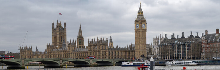 Obraz premium Panoramic view of the Palace of Westminster and Big Ben