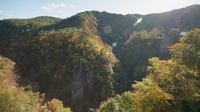 紅葉の名所 秋の鳴子峡の風景　Autumn scenery of Naruko Gorge, a famous spot for autumn foliage.