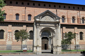Fototapeta premium Main portal of the Basilica of Saint-Sernin in the French city of Toulouse