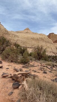 Capitol Reef National Park &ndash; Hiking the Hickman Bridge Trail, view of Navajo Dome