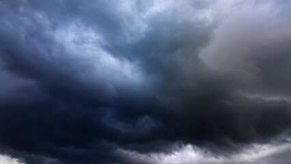 Obraz premium Dark sky composed of purple, blue, pink for graphic design or wallpaper.