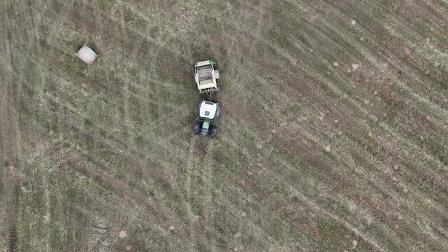 imballatrice balle di fieno campagna fienagione agricoltura