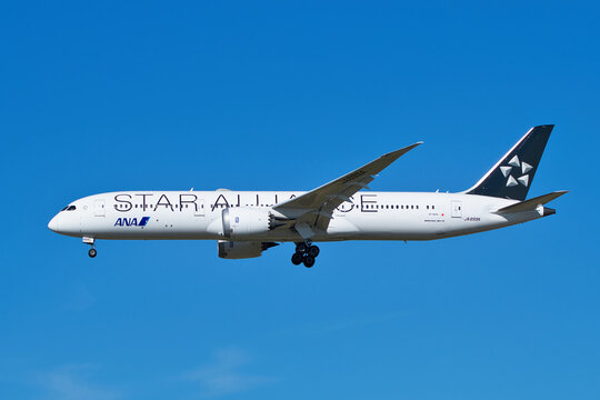 All Nippon Airways Boeing 787-9 Dreamliner (JA899A) passenger aircraft in Star Alliance livery on final approach at Narita International Airport