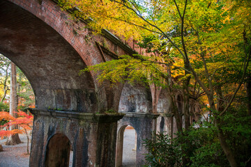 Fototapeta premium Iconic aqueduct by colorful leaf at Nanzen-ji temple in autumn, Kyoto