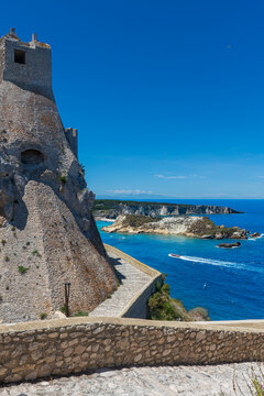 Fortezza e Abbazia di Santa Maria a Mare. Isola di San Nicola - Isole Tremiti - Foggia - Puglia - Italia	