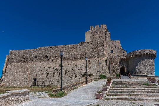 Fortezza e Abbazia di Santa Maria a Mare. Isola di San Nicola - Isole Tremiti - Foggia - Puglia - Italia	