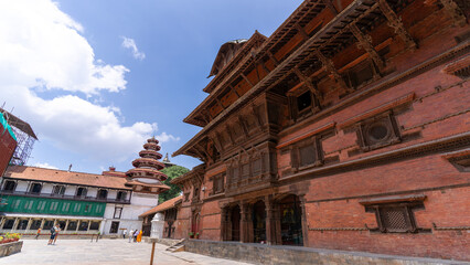 Obraz premium Ancient brick courtyards and carved wooden architecture inside Hanuman Dhoka Durbar Square in Kathmandu, Nepal