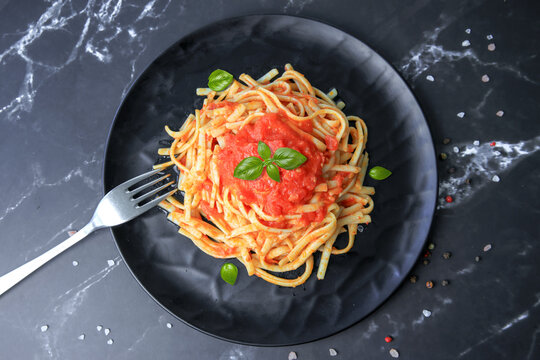 Linguini pasta with tomato sauce and basil 