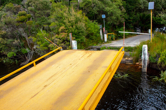Cable-driven Vehicular Ferry in Corinna - Tasmania