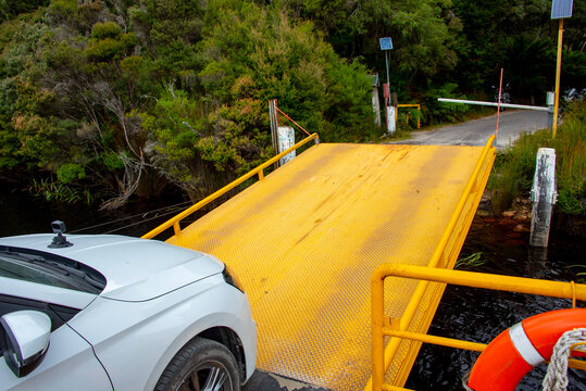 Cable-driven Vehicular Ferry in Corinna - Tasmania