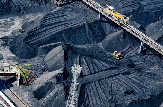 RG Tanna coal piles in Gladstone