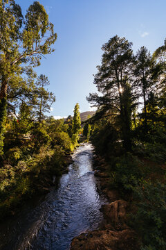 BRIGHT, AUSTRALIA - APRIL 8 2026: Bright's famous Canyon walk along the Ovens River on a cool autumn