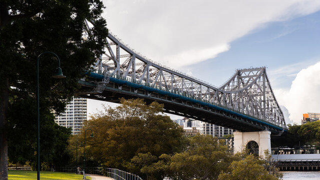 view of the Story Bridge from the south side of the Brisbane River
