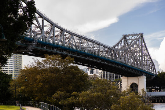 Story Bridge spanning the Brisbane River from Captain Burke Park