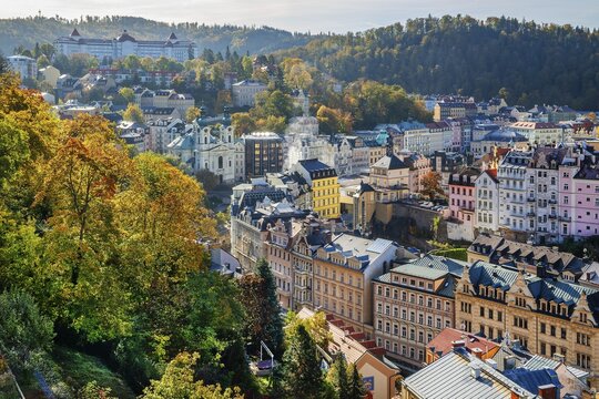 Town centre in the Tepla Valley with the Church of St. Mary Magdalene in autumn, Karlovy Vary, West Bohemian Spa Triangle, Karlovy Vary Region, Bohemia, Czech Republic, UNESCO World Heritage Site