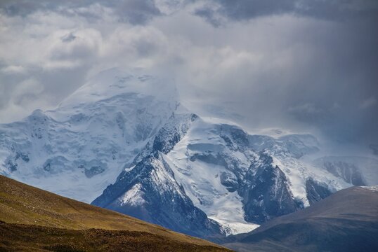 Mount Shishapangma, only mountain with more than 8000 m, along the southern route into Western Tibet, Asia