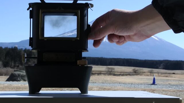アイロンストーブに着火する動画　日本