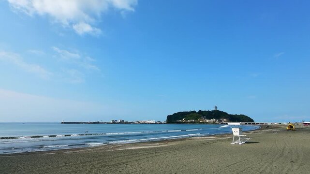 江の島　片瀬東浜海岸の砂浜と海	