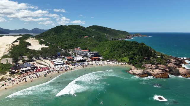Praia da Joaquina em Florian&oacute;polis, Santa Catarina, Brasil. Vista a&eacute;rea da praia da Joaquina.