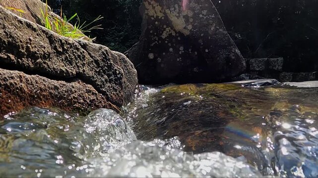 cachoeira nas pedras em Florian&oacute;polis