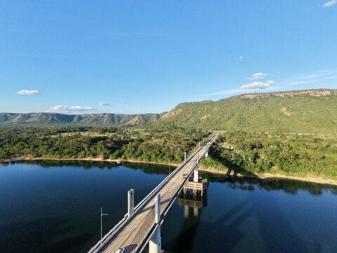 Ponte dos Imigrantes Nordestinos Padre C&iacute;cero Jos&eacute; de Sousa, sob o Rio Tocantins, ligando Lajeado &agrave; Miracema