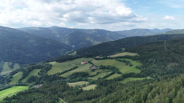 Drohnenaufnahme in die Landschaft, von Otterthal, Trattenbach,, Bucklige Welt, Wechselgebiet