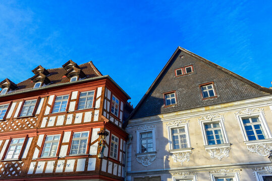 Historisches Fachwerkhaus und Sandsteingeb&auml;ude in Kronach in Bayern