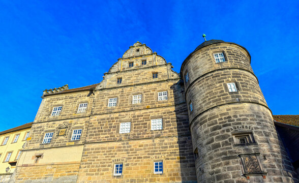 Renaissance-Fassade mit Rundturm der Festung Rosenberg in Kronach in Bayern