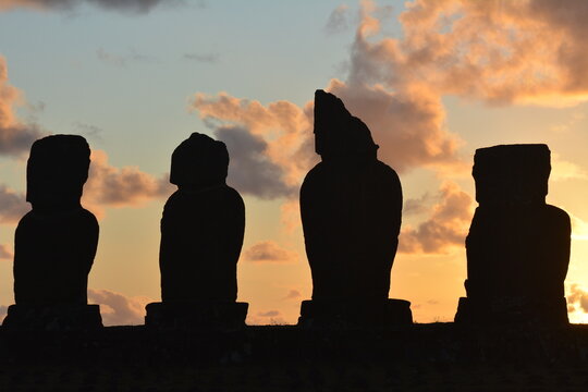 Rapa Nui (Easter Island) is one of the most remote inhabited islands in the world, famous for its monumental moai statues, volcanic landscapes, dramatic coastline, and unique Polynesian culture. The i