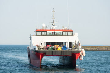 CTV Approaching Harbour Push Point Boat Landing, Concept of Crew Transfer Operations © I am from Mykolayiv