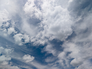Fototapeta premium Blue sky with white fluffy rolling clouds