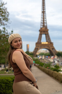 Enjoying the view of the Eiffel Tower in Paris during the evening with friends