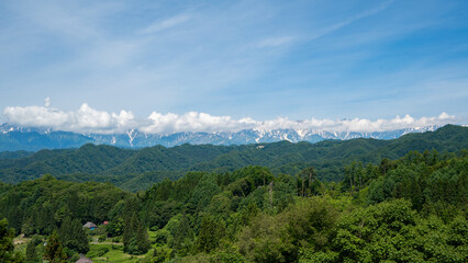 残雪の北アルプスの稜線　長野県小川村 © RATM