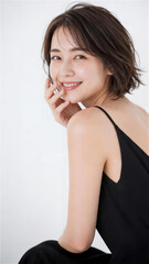 Naklejka premium 座って振り返るボブヘアの日本人女性の美容ポートレート