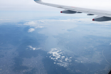 Fototapeta premium 飛行機の窓から見たとても美しい日本の風景
