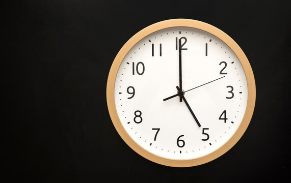 wall clock showing 5 o'clock