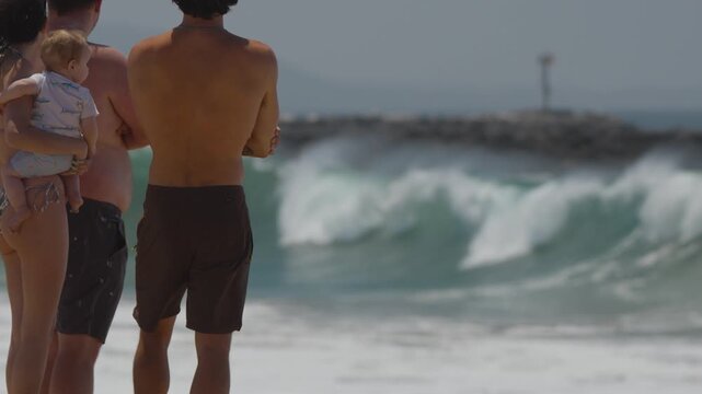 XL Swell at the wedge breaking on the sand