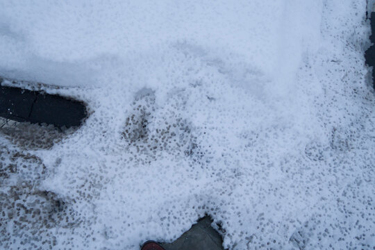 融けかかった雪