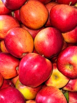 Close up shot of red apples with flash