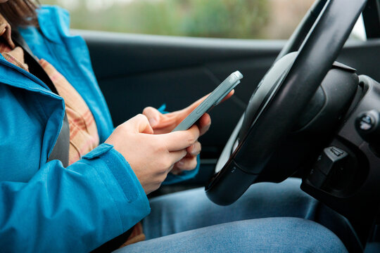 Driver using smartphone in car
