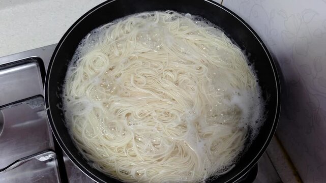 한국, 음식, 국수, 소면, 국수 삶기, 소면 삶기,Korea, Food, Noodles, Somyeon, Boiling noodles, Boiling somyeon