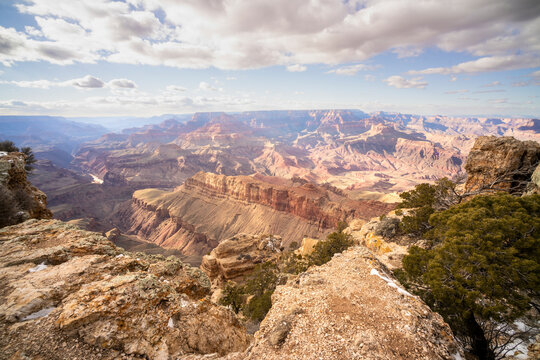 Expansive vista of the Grand Canyon on a sunny day
