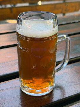 Ein kleines dunkles Bier
