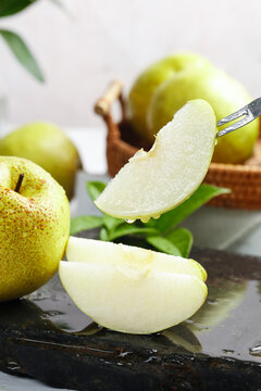 Fresh Yulu Pears from Shanxi - Sliced Green Pear with Water Droplets